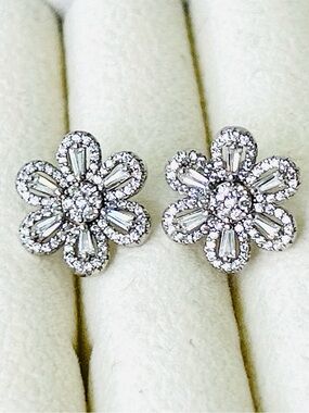Moissanite stud earrings Sterling silver 925
